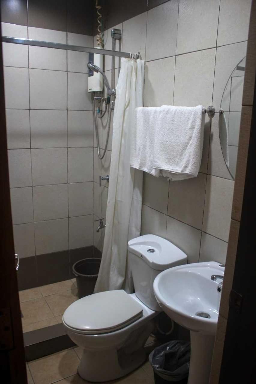 מנילה Oyo 1011 First Hotel מראה חיצוני תמונה
