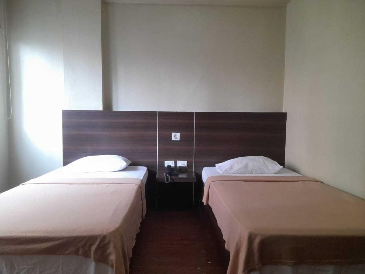 מנילה Oyo 1011 First Hotel מראה חיצוני תמונה
