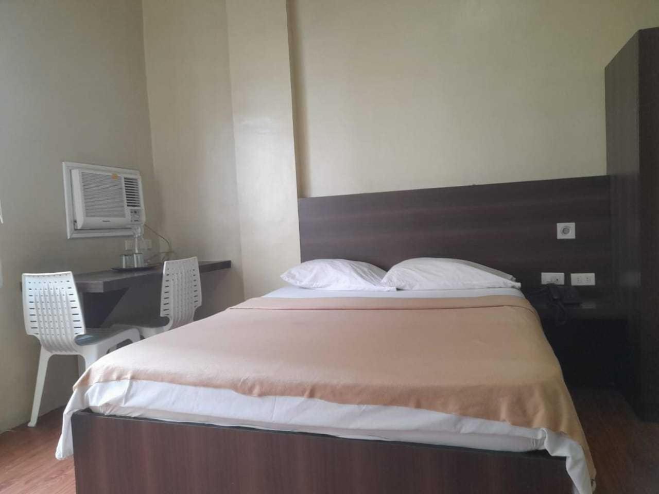 מנילה Oyo 1011 First Hotel מראה חיצוני תמונה