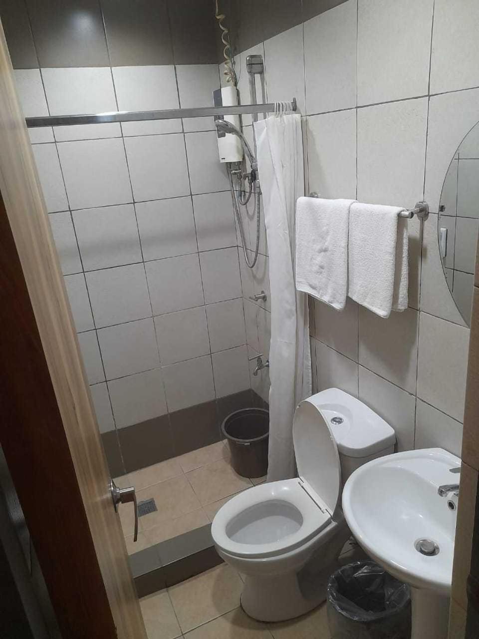מנילה Oyo 1011 First Hotel מראה חיצוני תמונה